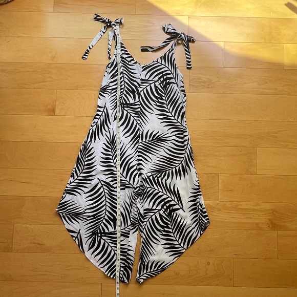 Vince Camuto ~ Palm Print Tie Shoulder Crop Asymmetric Wide Leg Jumpsuit ~ XS - Picture 6 of 9